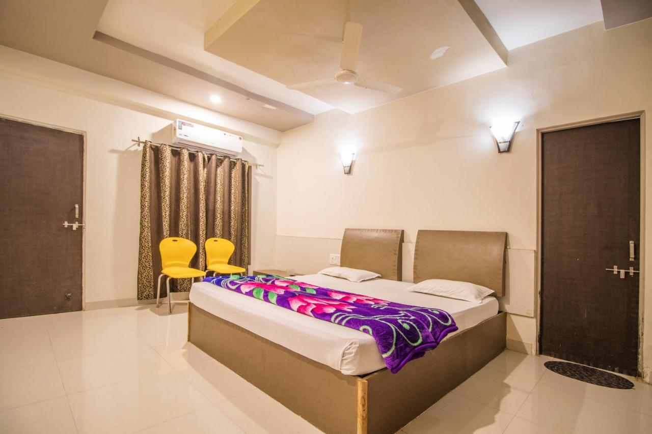 Hotel Yogiraj Palace Shegaon Exterior foto