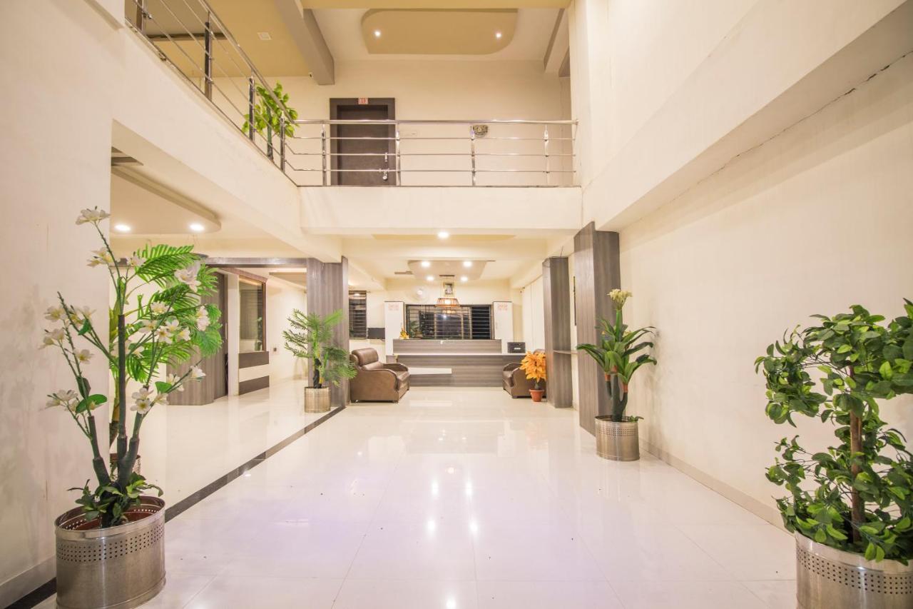 Hotel Yogiraj Palace Shegaon Exterior foto